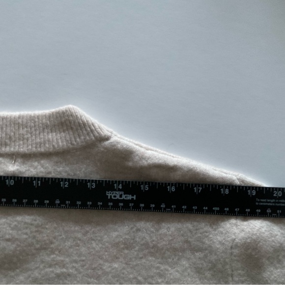 H&M Sweater Sz S Tan Wool Blend Crewneck Oversized Cozy Capsule Minimalist Boho - Picture 6 of 8